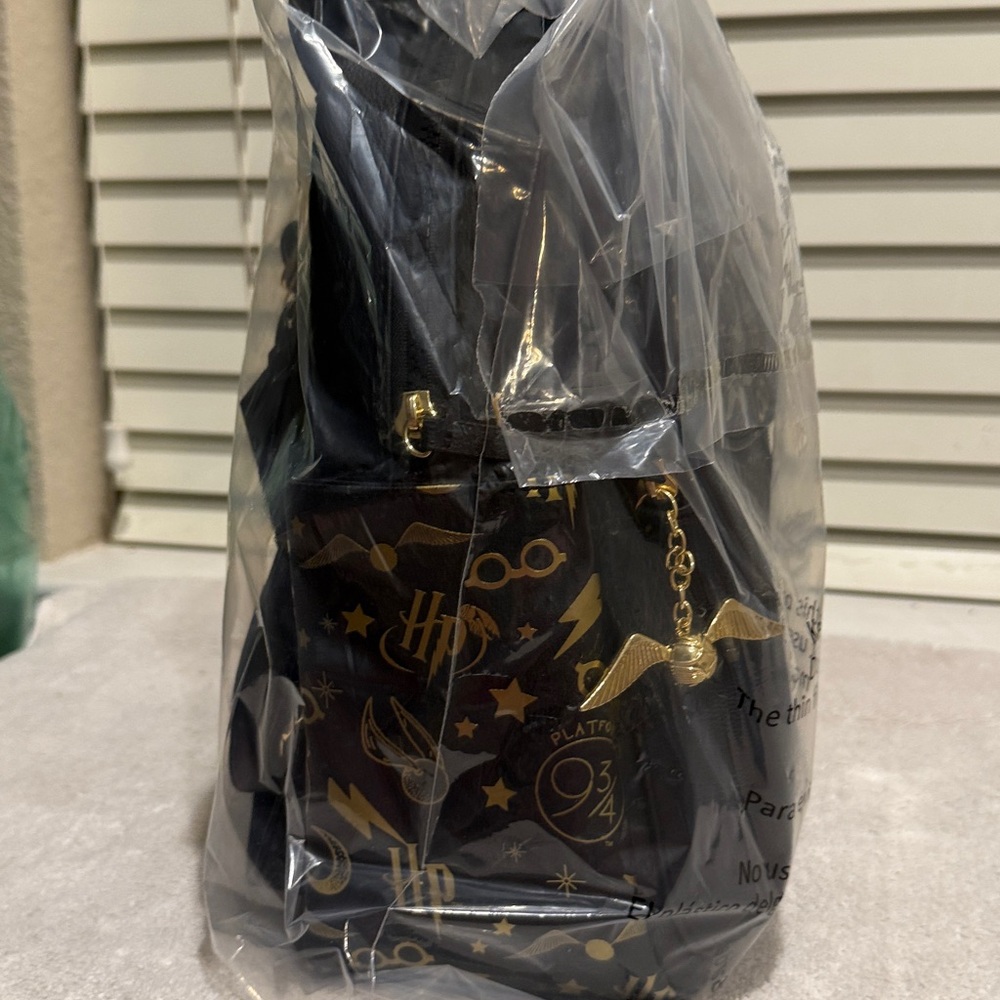Loungefly Harry Potter Backpack & Crossbody Set NWT Hogwarts Logo Matching Set - Picture 6 of 7